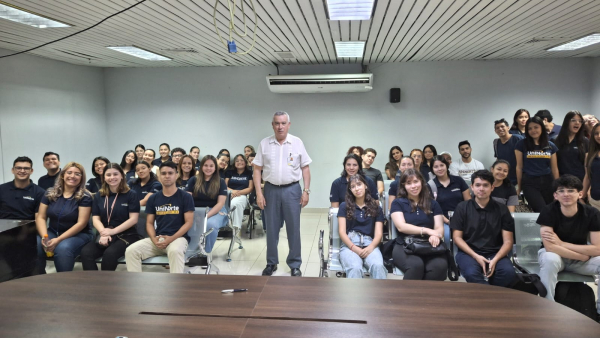 DINAC recibe en visita técnica a alumnos de la carrera Comercio Exterior de UNINORTE