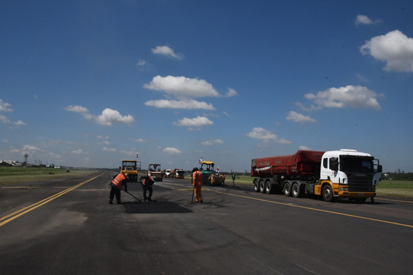 Mantenimiento y reparación de calle de rodaje, pista y accesos a hangares del Aeropuerto Internacional Silvio Pettirossi