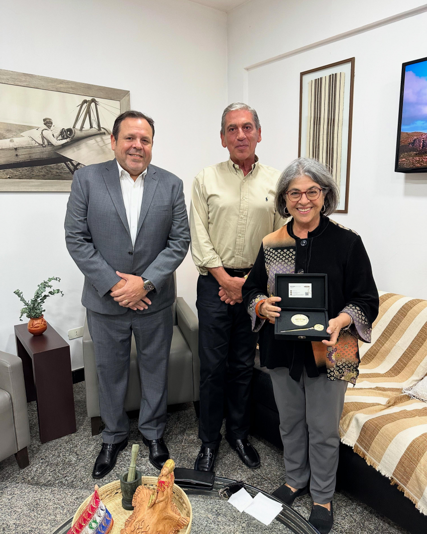 Alcaldesa de Miami-Dade de visita en Paraguay