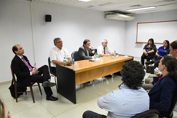 Reunión entre DINAC y la Junta de Representantes de Líneas Aéreas Internacionales en Paraguay (JURCAIP) para abordar temas de interés común.