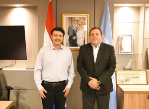 Encuentro institucional en el aeropuerto